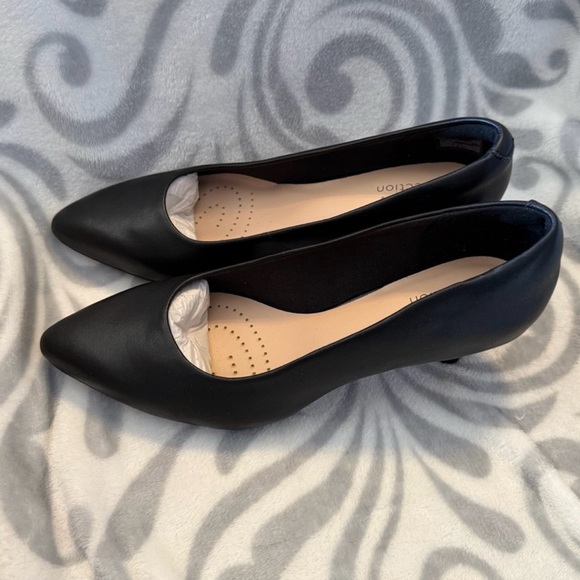 New Clarks Black Leather Linvale Jerica Heels comfortable 7 W (box not perfect) - Picture 6 of 9